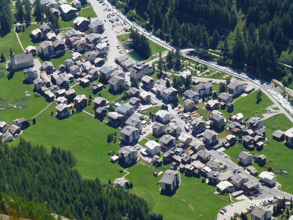 Hotel Alpenhof Saas-Almagell Exterior foto