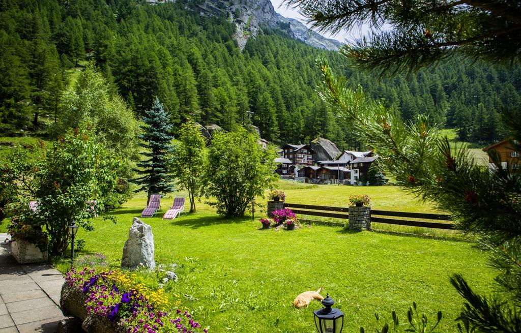 Hotel Alpenhof Saas-Almagell Exterior foto